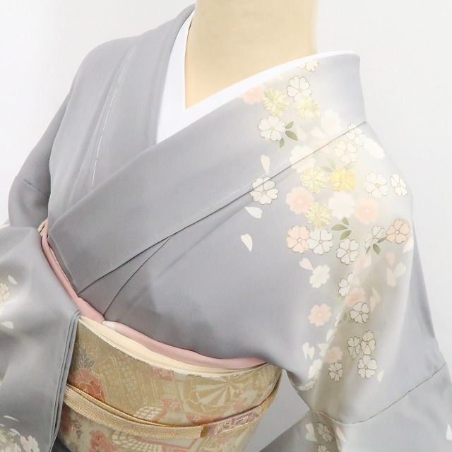 ❁tomihisa❁新品 金駒刺繍 着物 正絹 仕付け糸付”花々が踊り気品と