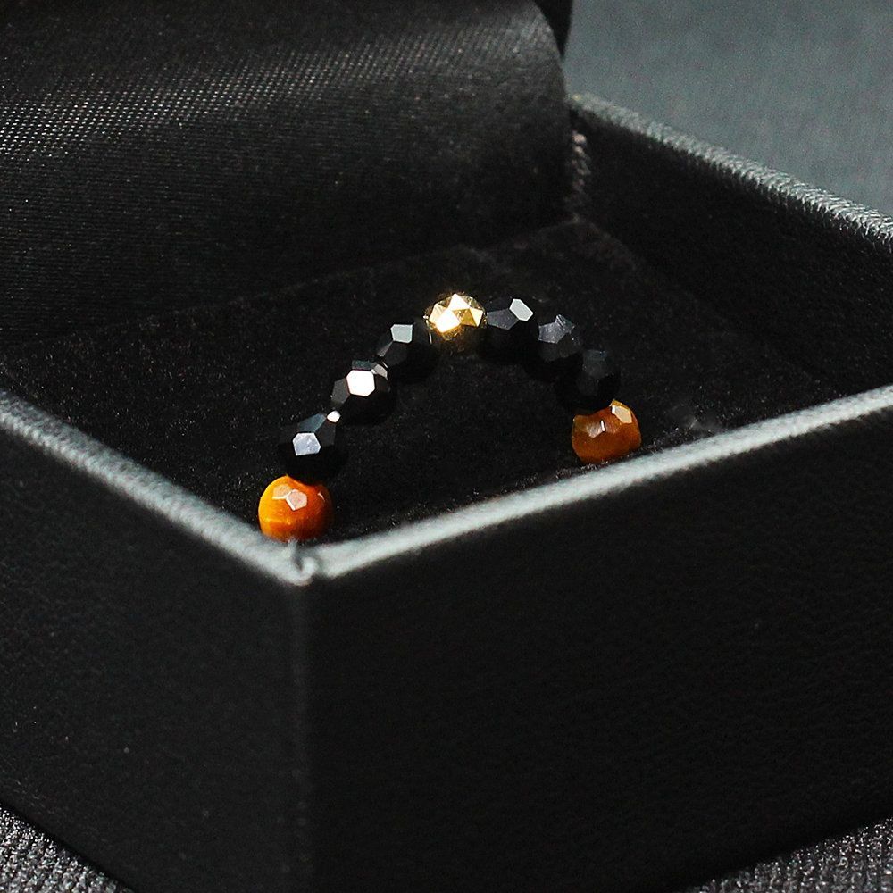 ブラック＆GOLDが上品に演出 ghri