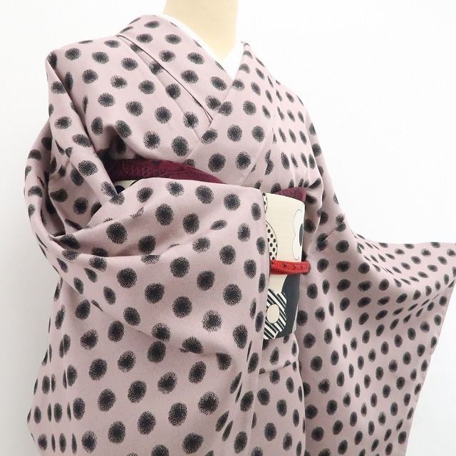 遊び心を纏うモダンな水玉 お召