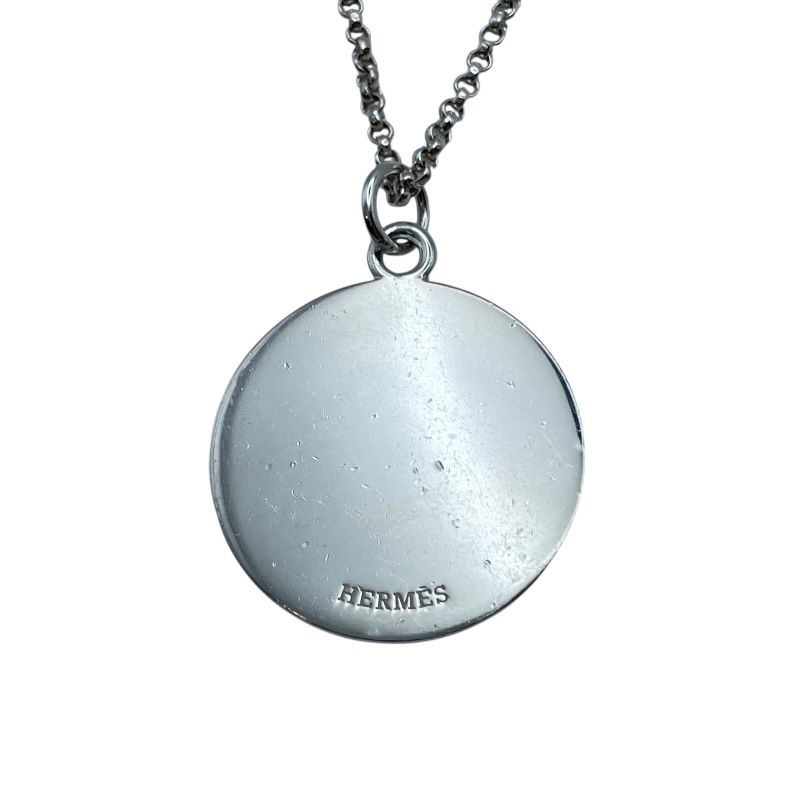 『正規品』エルメス　チャーム　シルバー色／ネックレス　断捨離中　byメルカリ エルメス正規 ロゴ入りチャーム美品／ネックレス 断捨離中 byメルカリ