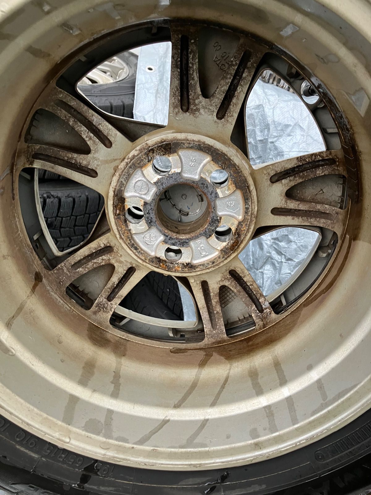 スタッドレス4本 プリウス