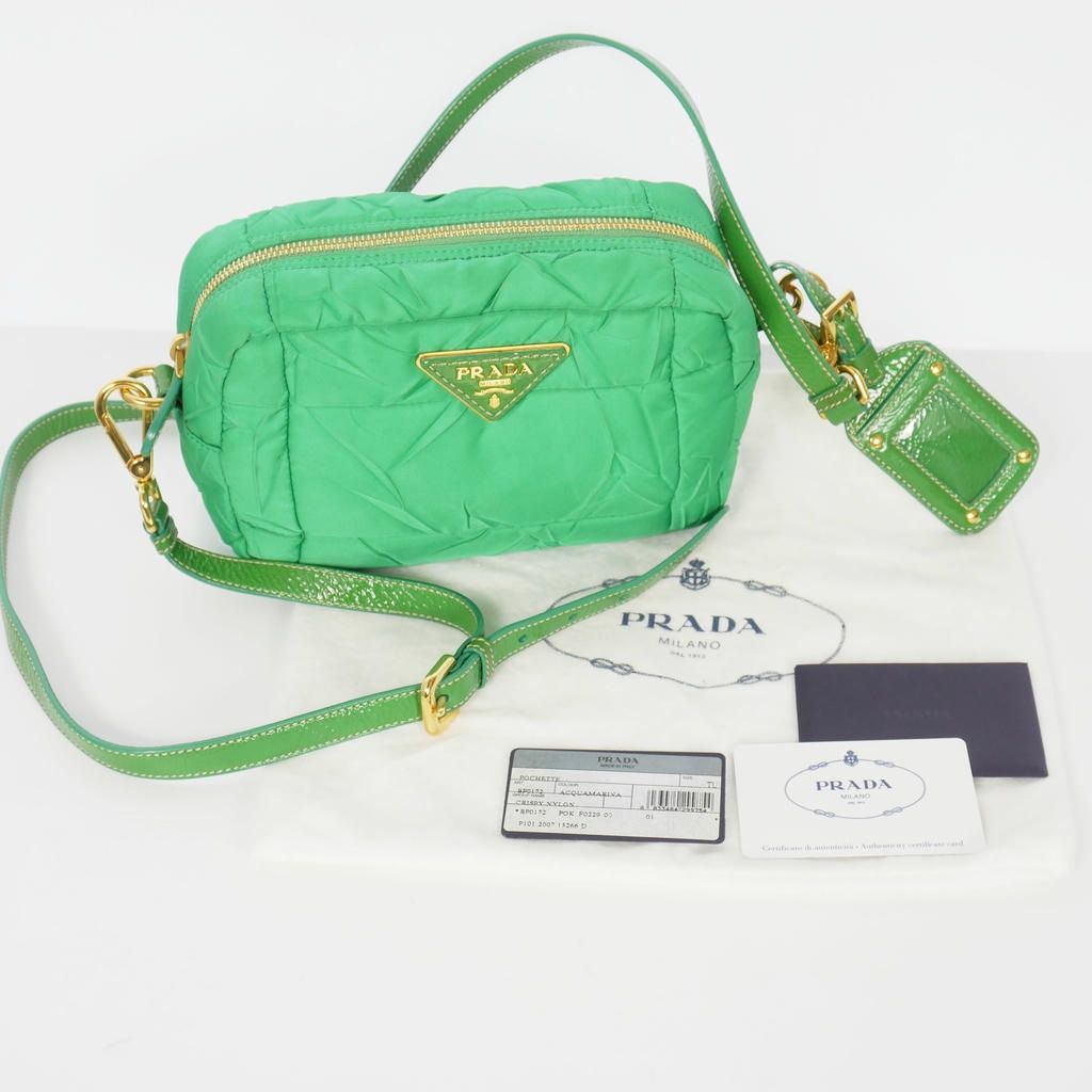 プラダ PRADA ナイロン 三角プレート ショルダーバッグ グリーン 緑