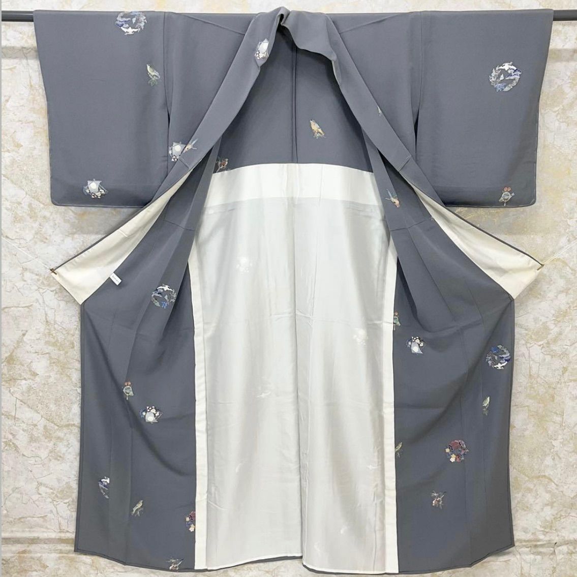 E*c様 kimonoarisa◆単衣◆未使用同然◆センスの良い小紋◆仕付◆裄6 ◇kimono+one◇kimonoarisa◇厳選◇単衣◇未使用同然◇手描き友禅の