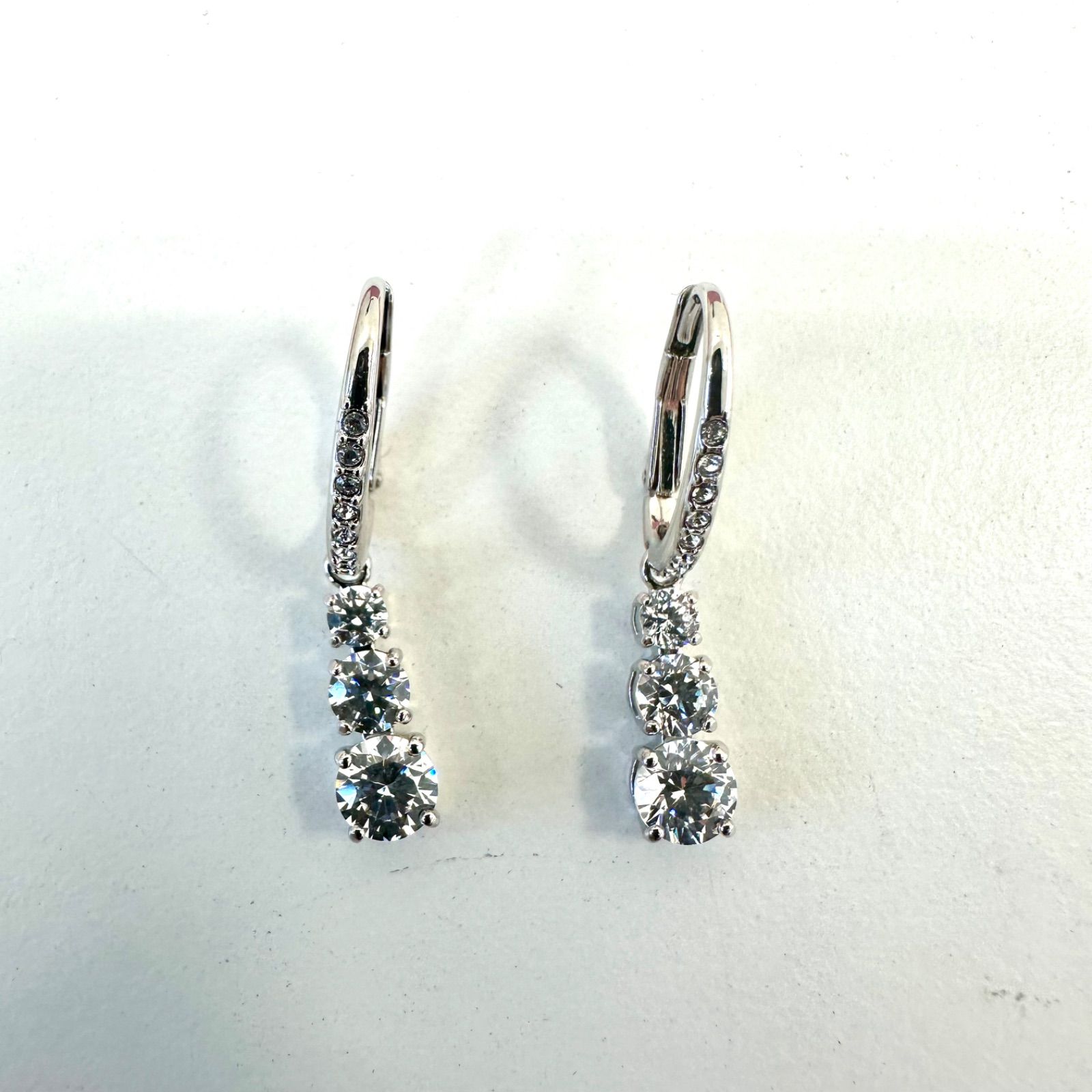 スワロフスキー【SWAROVSKI】Stilla Attract フープピアス