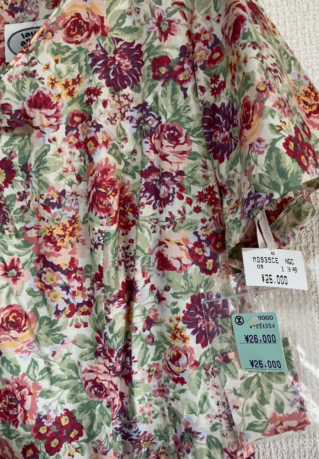 LAURA ASHLEY ワンピース花柄 ローラアシュレイ 13号 新品タグ付 LAURA ASHLEY☆ローラアシュレイ☆花柄ワンピース☆新品タグ付☆13号