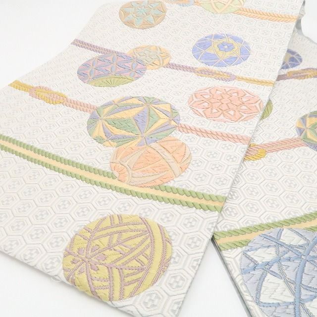 弾む毬がポイント 晴れの日のコーディネート