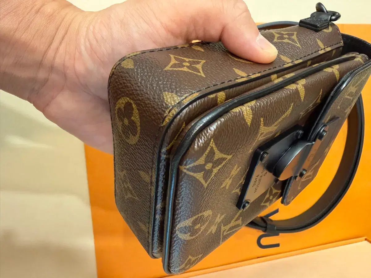 ウェアラブル クロスバッグ