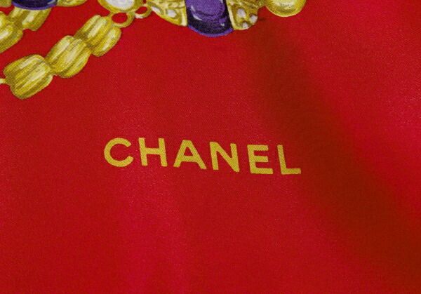 シャネルCHANEL 宝石チェーンプリント大判スカーフ 赤 - メルカリ
