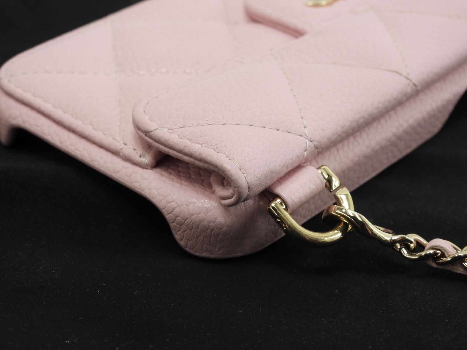 シャネル iphone 14 proケース キャビア ピンク ストラップ付カバー