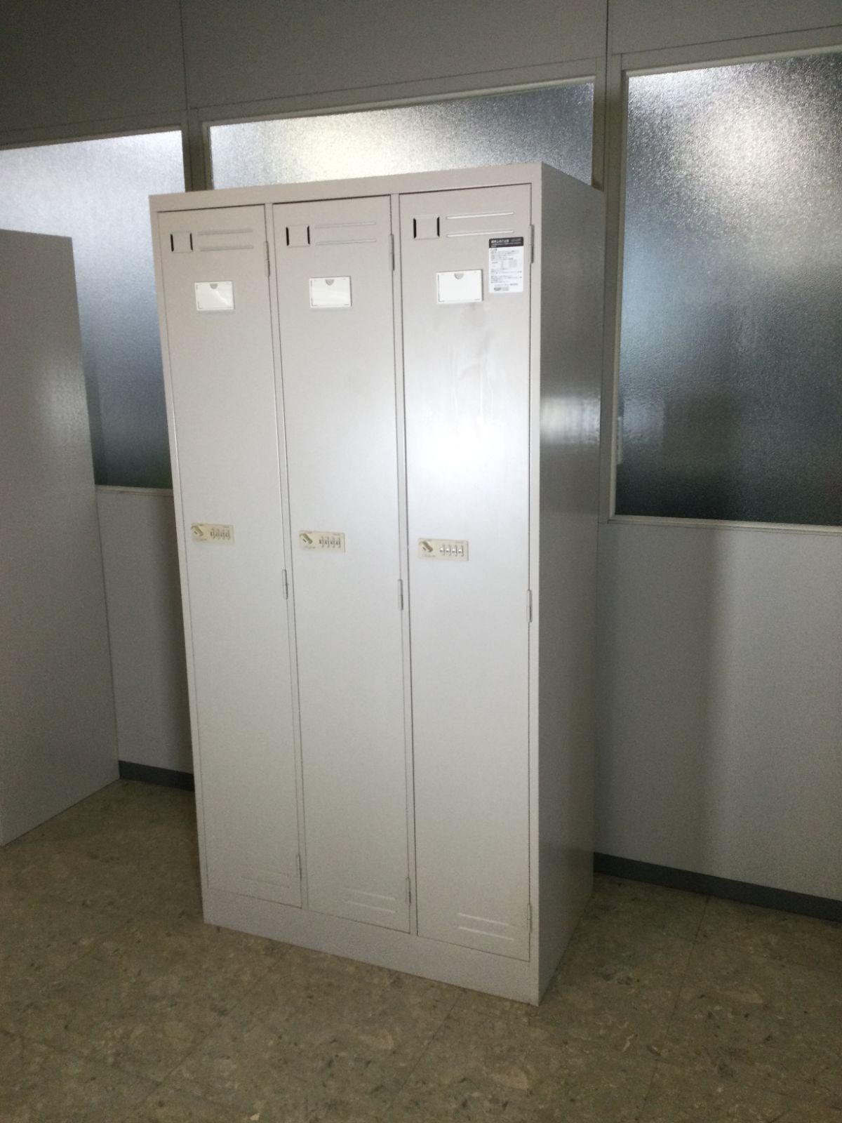 引取 品 在庫多数 ゼロリセット ダイヤル錠 コクヨ ３人用ロッカー Ｗ900ｘ515ｘ1790 LK AD 3 F 1 N