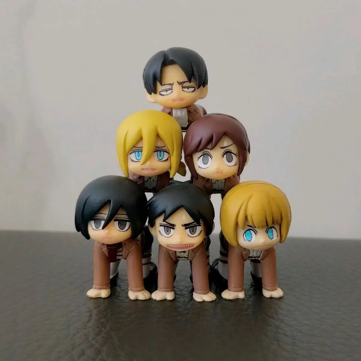 進撃の巨人 체조 フィギュア リヴァイ 配送 エレン アルミン ミカサ