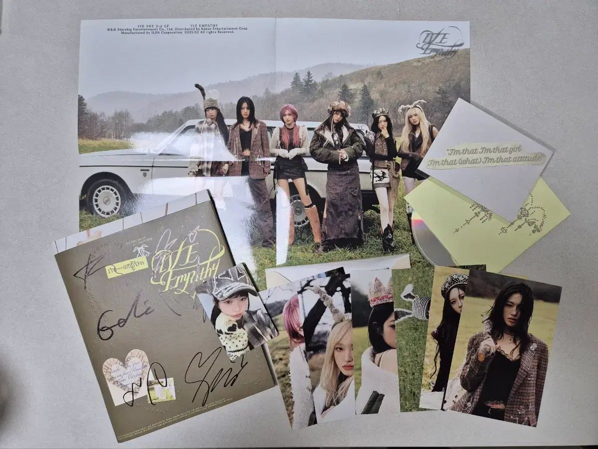 IVE（アイヴ）サイン入りアルバム（非売品） レイ トレカ - メルカリ