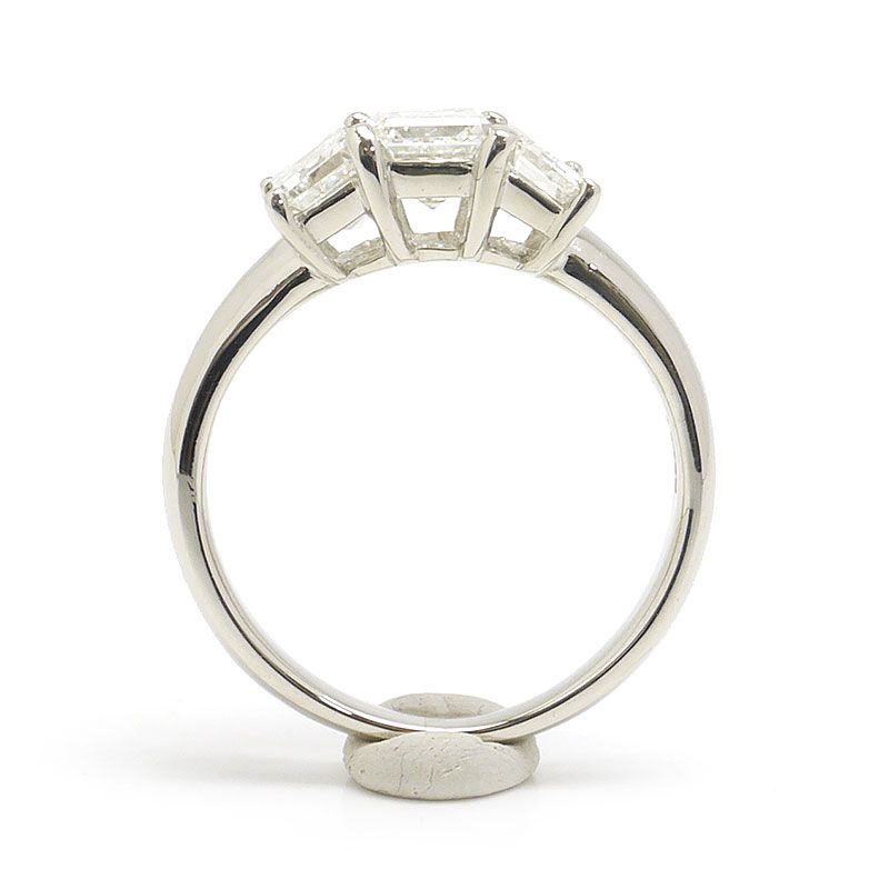 ダイヤモンドリング #9 約9号 PT900・ダイヤ0.771ct・0.588ct・0.433ct