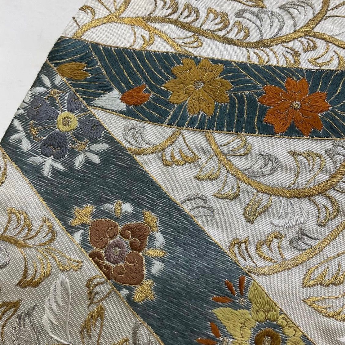 ●素晴らしい刺繍の洒落袋帯●正絹●長尺●449