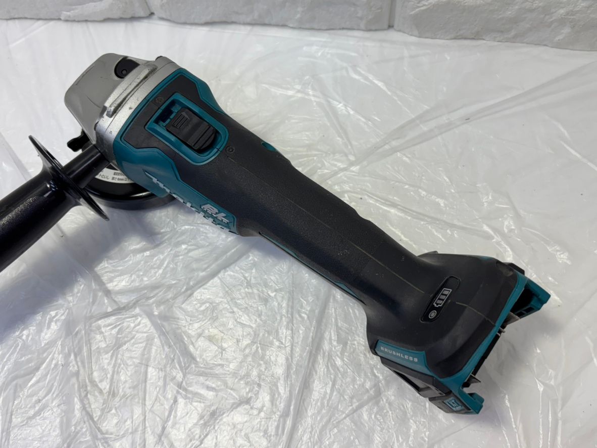 ▽▽ マキタ 18 V GA 404 DN 充電式ディスクグラインダ 100 mm makita 本体のみ