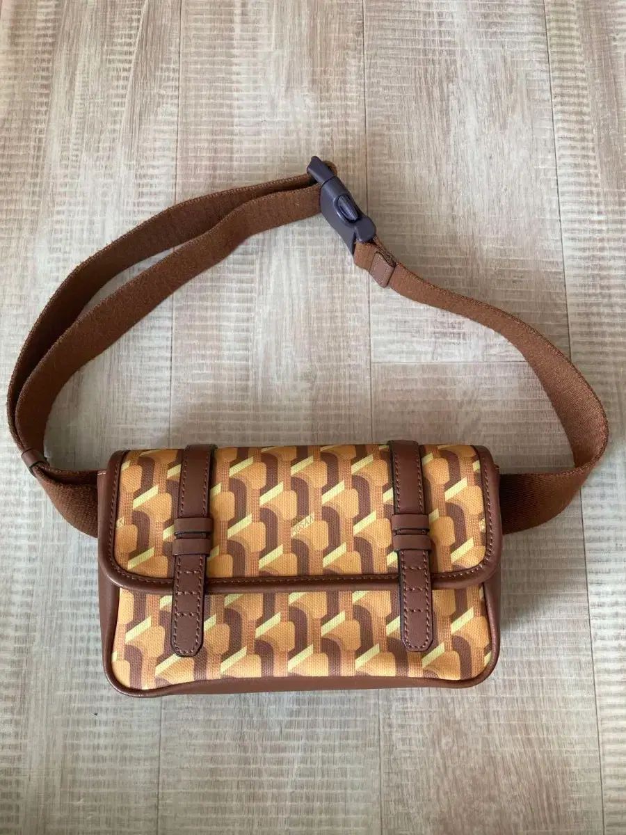 K ヒップバッグ