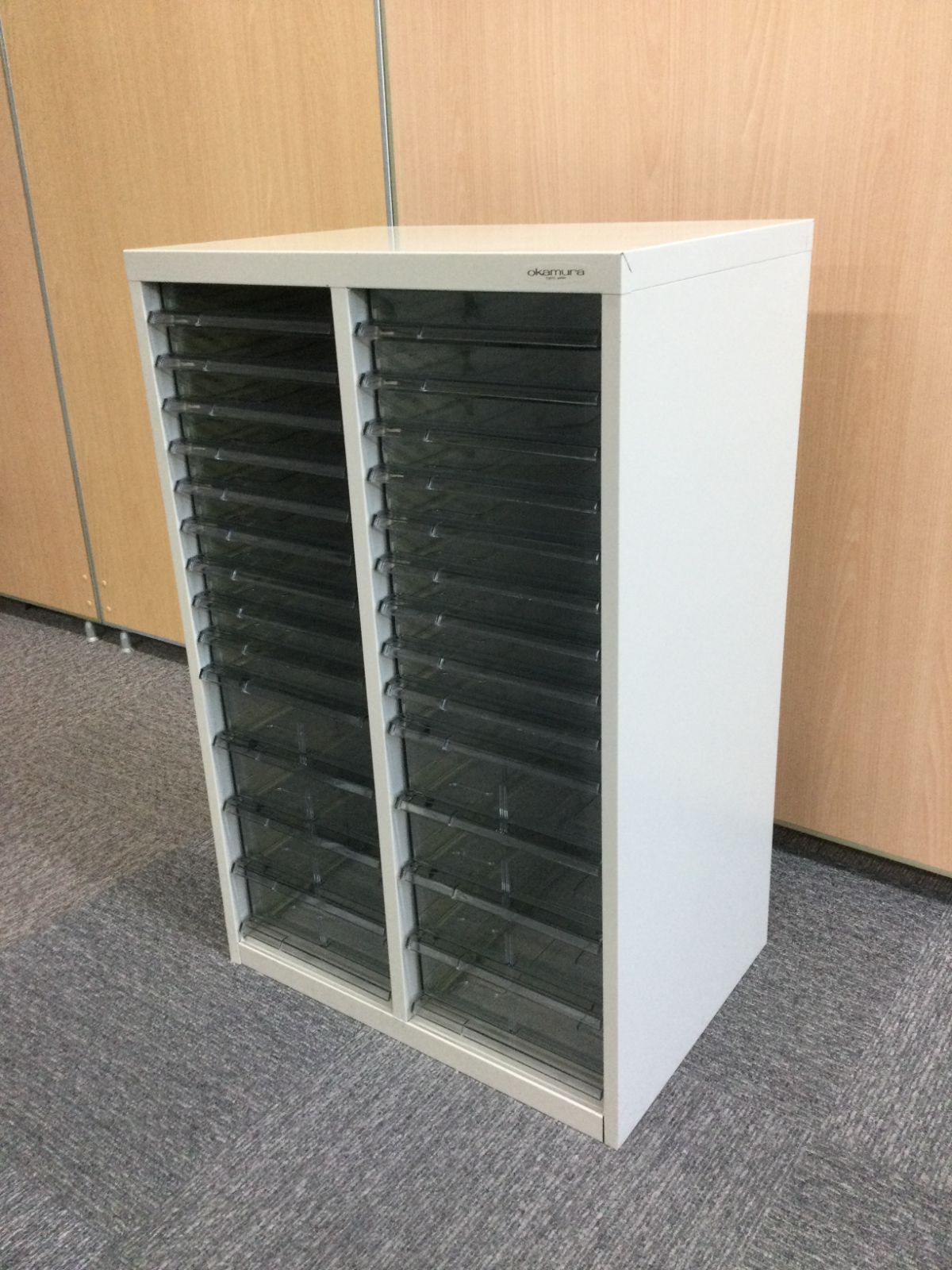 オカムラ ４２クリスタルケース トレーは ピカピカ 滑らか A４浅型２列１０段 深型２列４段 コンビ 引取