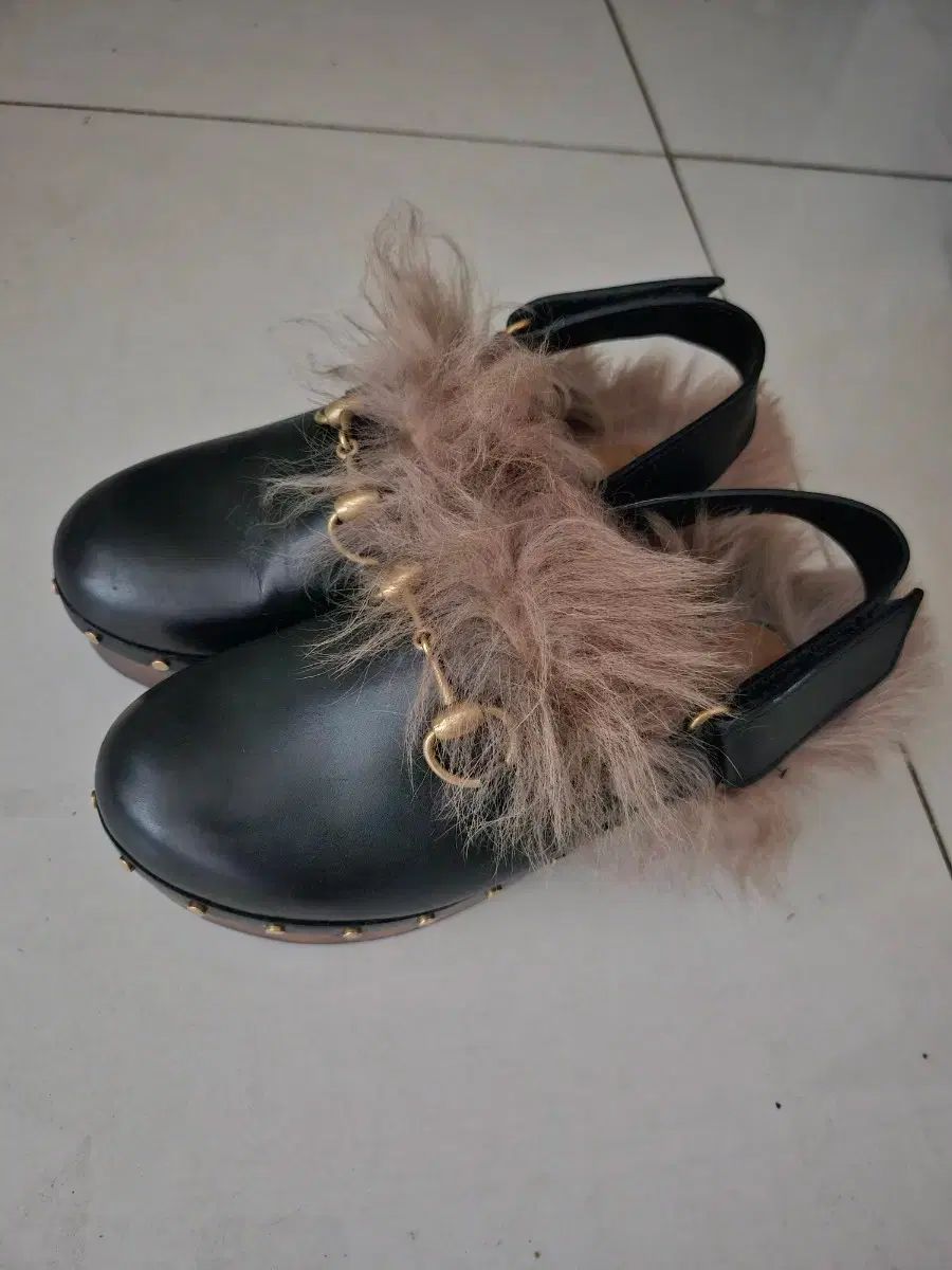 グッチ ファーklogg スリッパ ミュール 靴 ローファー フラットフォーム