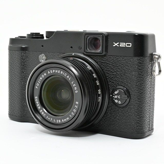デジタルカメラ X 20 ブラック 液晶保護フィルム装着済 外観 ファインダー内部に虫の死骸混入あり 撮影影響なし