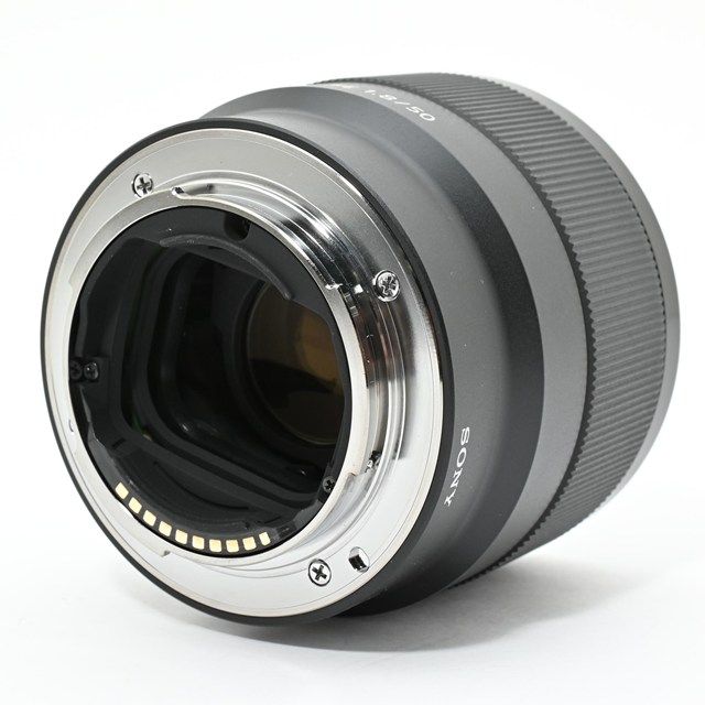  SONY FE 50 mm F 1 8 外観 上コンディション レンズ内クリアで光学良好 レンズフード＆ポーチ付属の使いやすいフルサイズ単焦点レンズ レンズ(単焦点) カメラ
