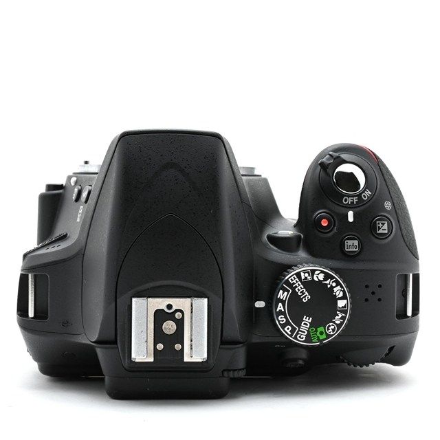 美品＞ Nikon D3300 ダブルズームキット｜シャッター数2170枚の極上