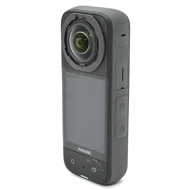  並品 Insta 360 X 3 タッチスクリーン下部に広範囲の スクリーン側レンズにも 撮影影響なし 全体的に使用感ありの 360度アクションカメラ ビデオカメラ本体 ビデオカメラ