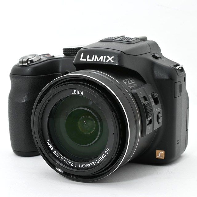 並品 Panasonic LUMIX FZ 200 DMC K F 2 8通しの高速 高倍率ズーム搭載モデル 使用感あり実用品 ホットシュー軽度腐食 8 GBカード＆フード付き