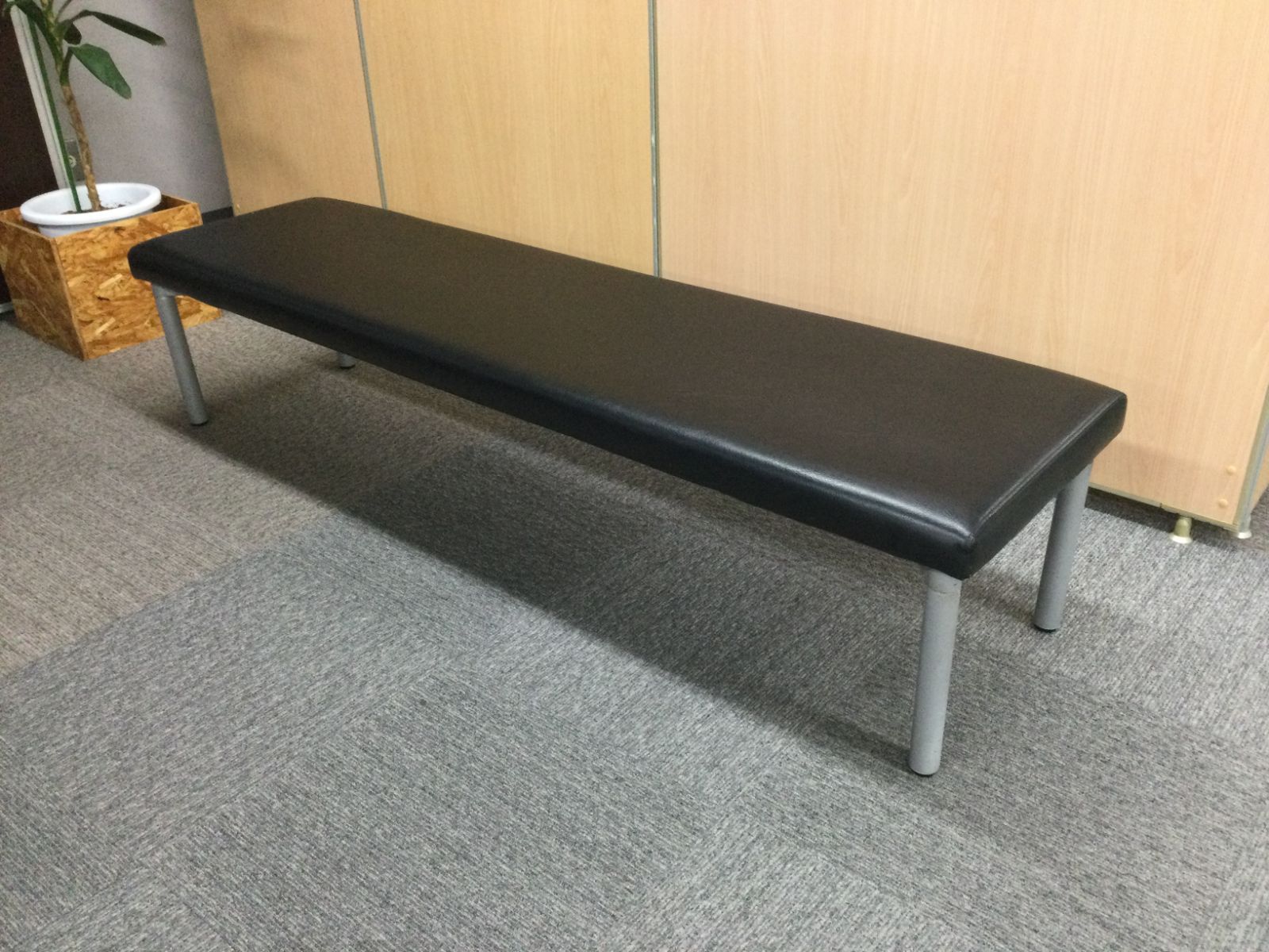 引取 品 背無しベンチ ブラック PVCレザー W 1800