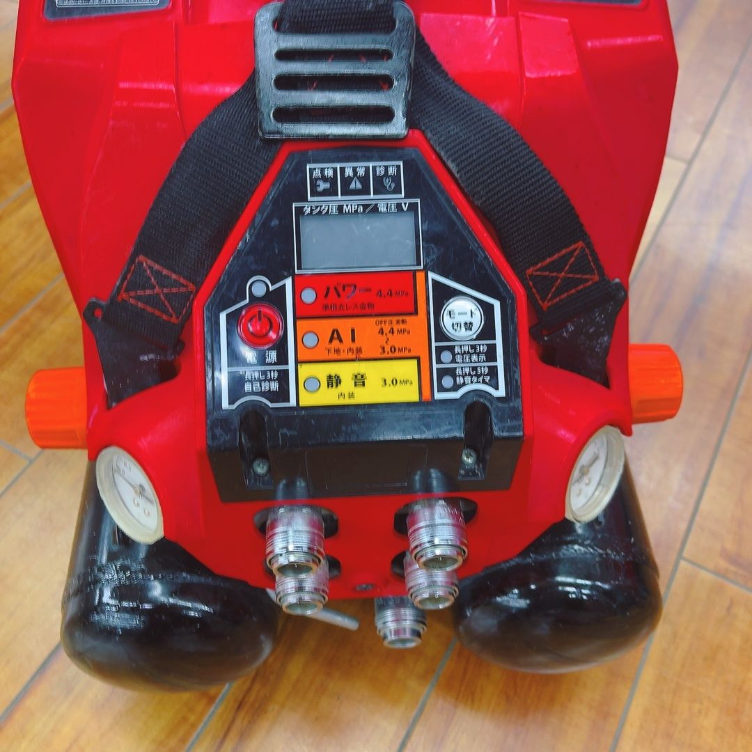 ◆動作良好 フル充填４分 マックス MAX エアコンプレッサー AK-HH 1110 E