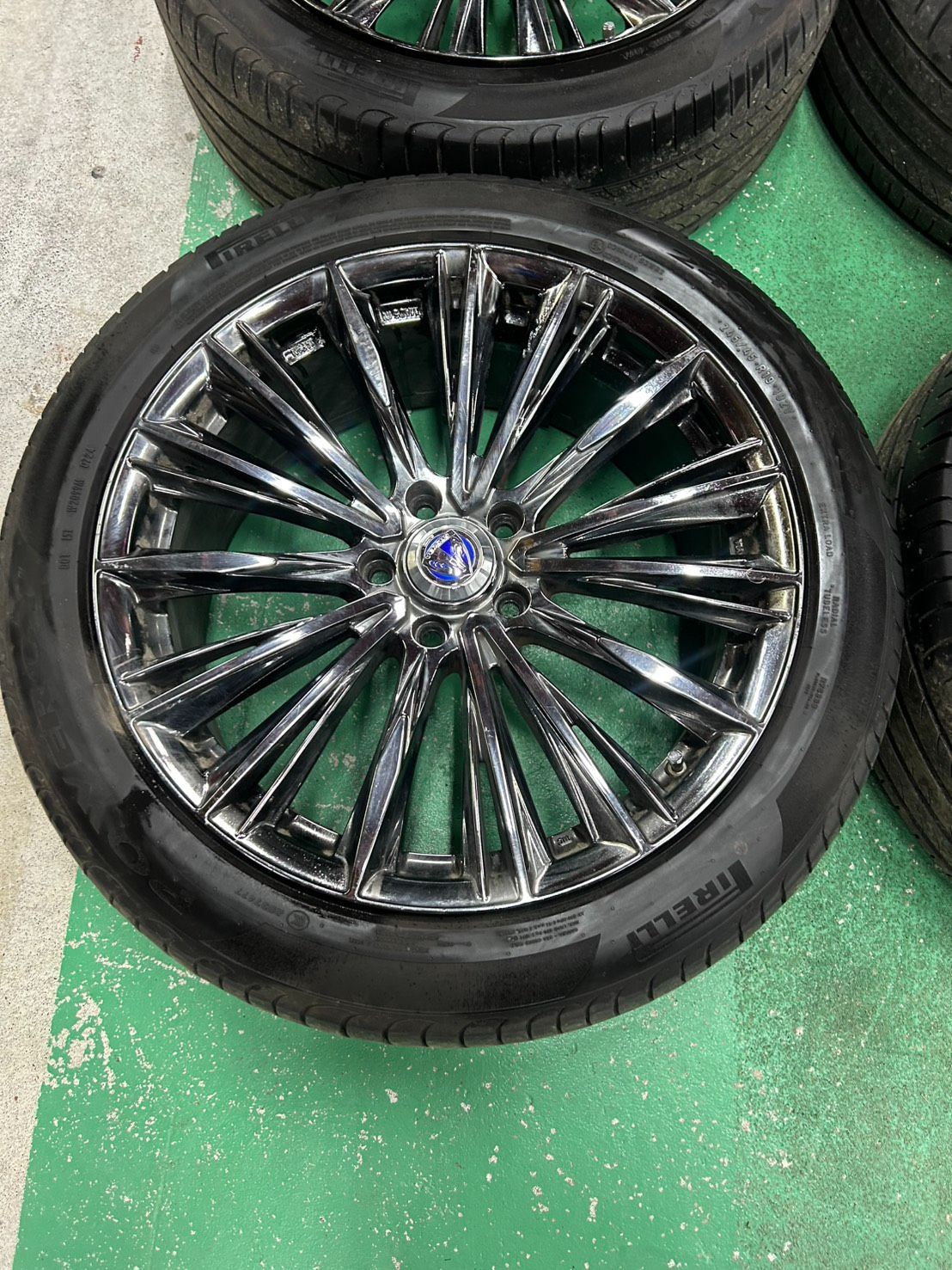 RAYS CWP 19インチ 8 J 45 5穴114 3 JWL VIA PIRELLI 245 R 19 製 残溝約3 mm タイヤ付き 4本