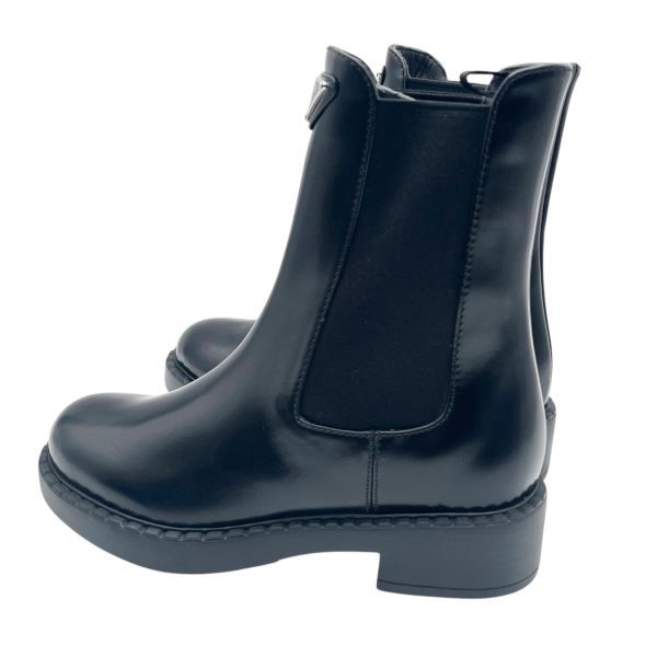 □ 未使用 プラダ PRADA チェルシーブーツ ブラッシュド レザー
