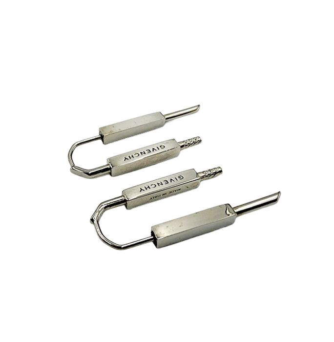 GIVENCHY ジバンシィ ロゴ Uロックモチーフ ピアス シルバーカラー