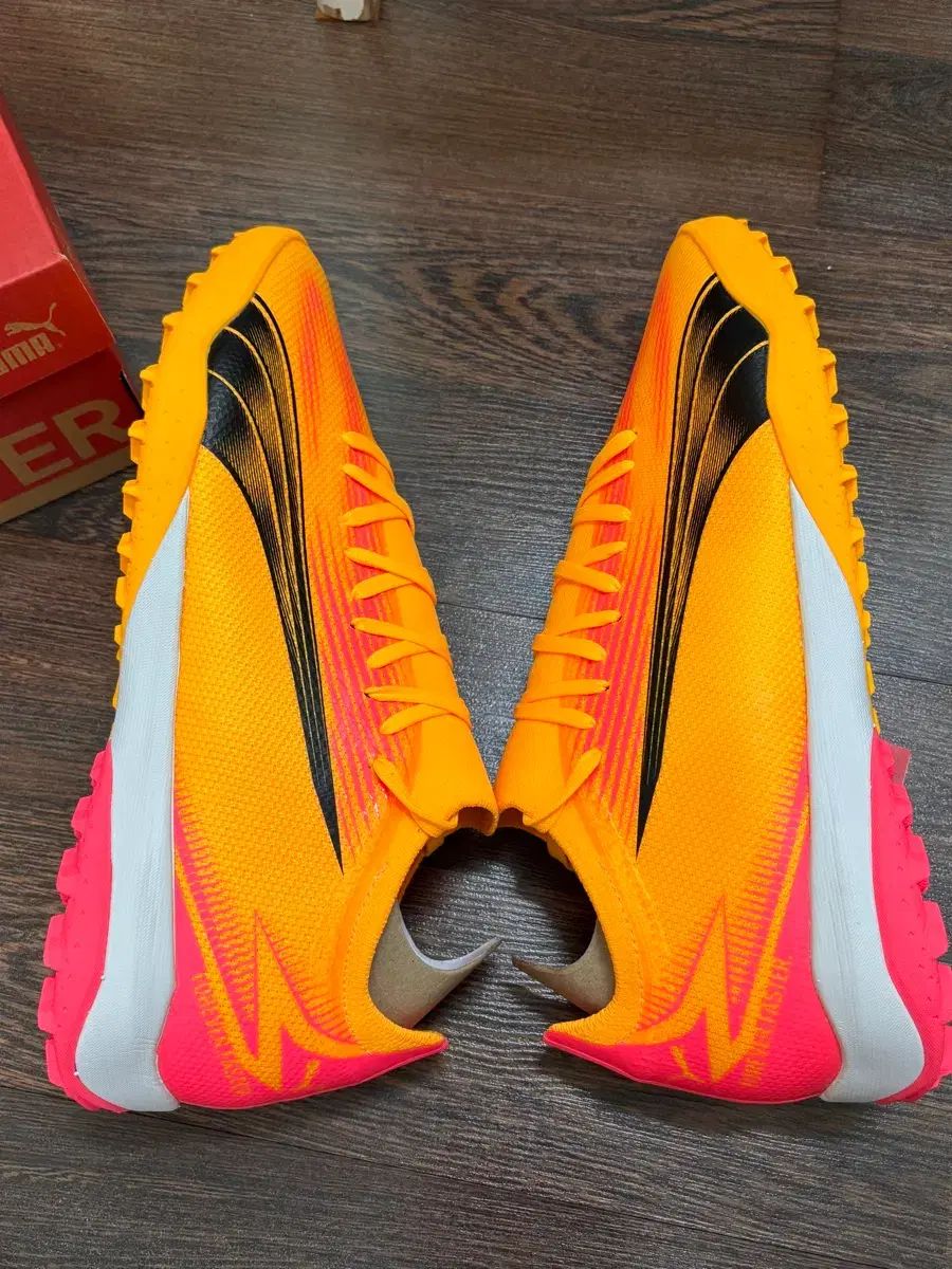 定価12万円) PUMA プーマ ウルトラ プレイ TT サッカーシューズ 290 新品