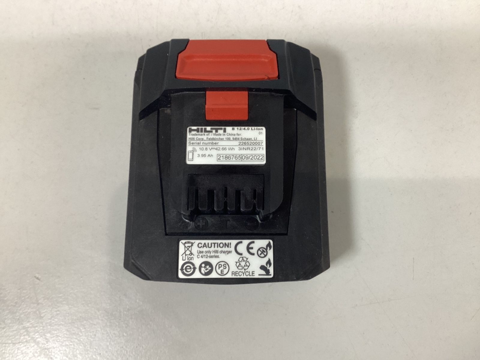 12 充電式インパクトドライバー