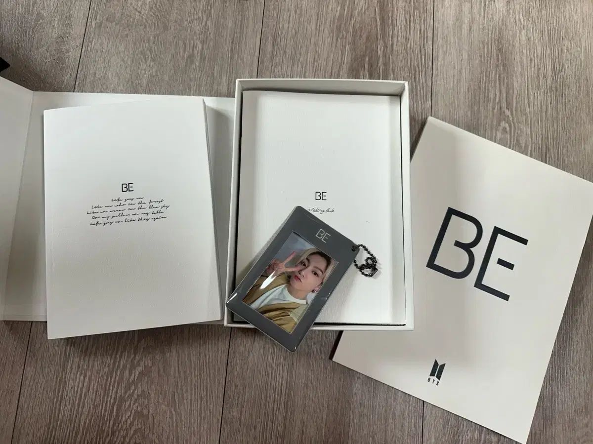 BTS BEアルバム + ジョングクフォトキーホルダー