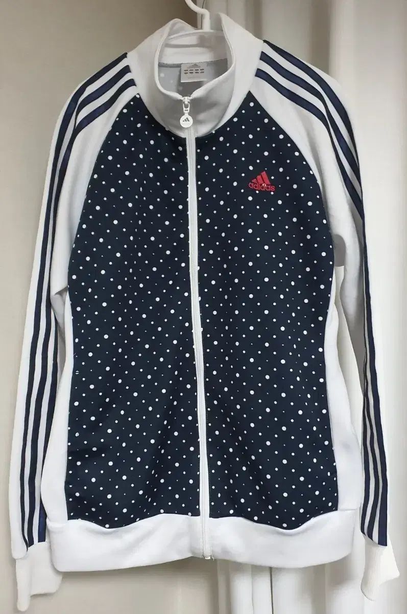 アディダス ドット ネイビー トラックジャージ