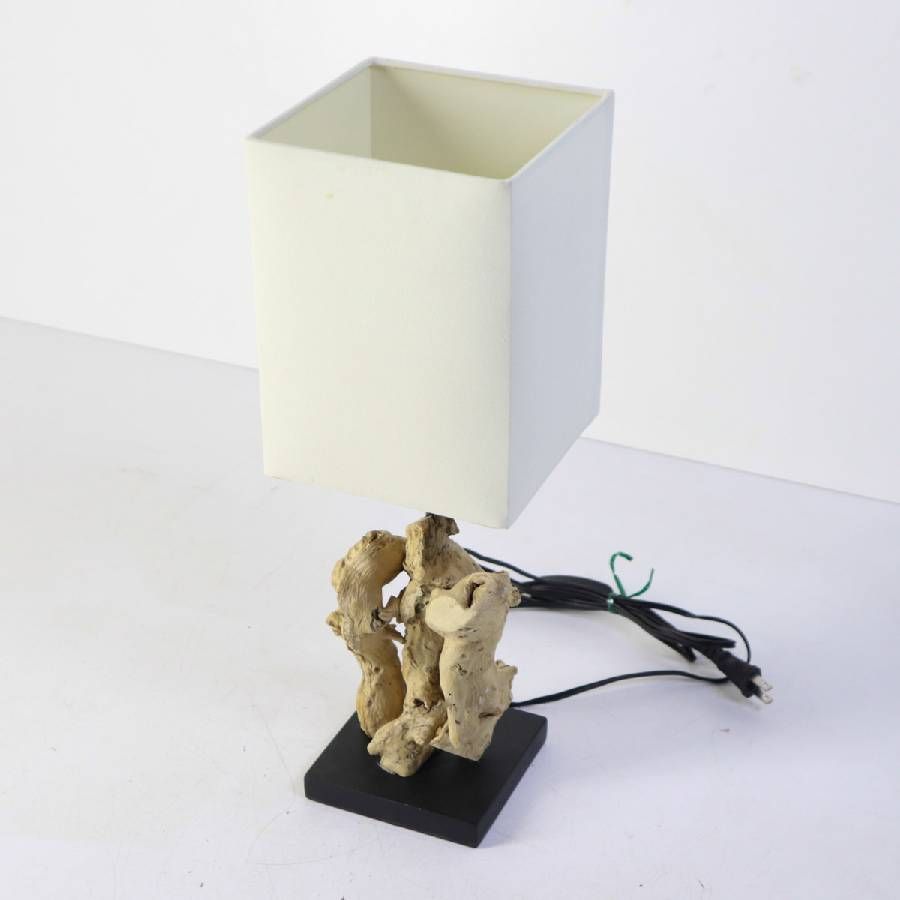 流木 テーブルランプ