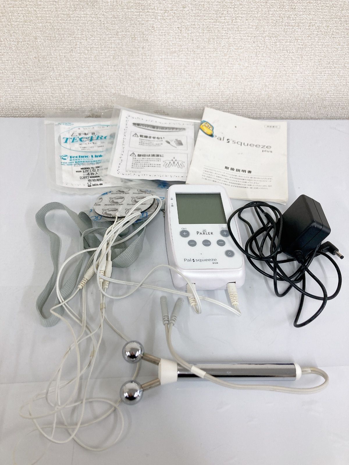 ☆2 Pal Squeeze Plus 家庭用EMS美容機器 ラ・パルレ 【美容品】【2