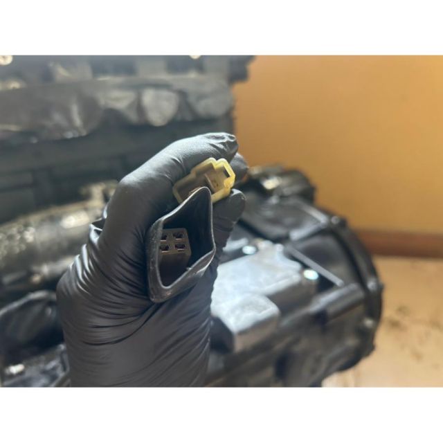 ん ZF 31030]カワサキ KAWASAKI GPZ750 ZX750G-000 エンジン本体 ZX750GE