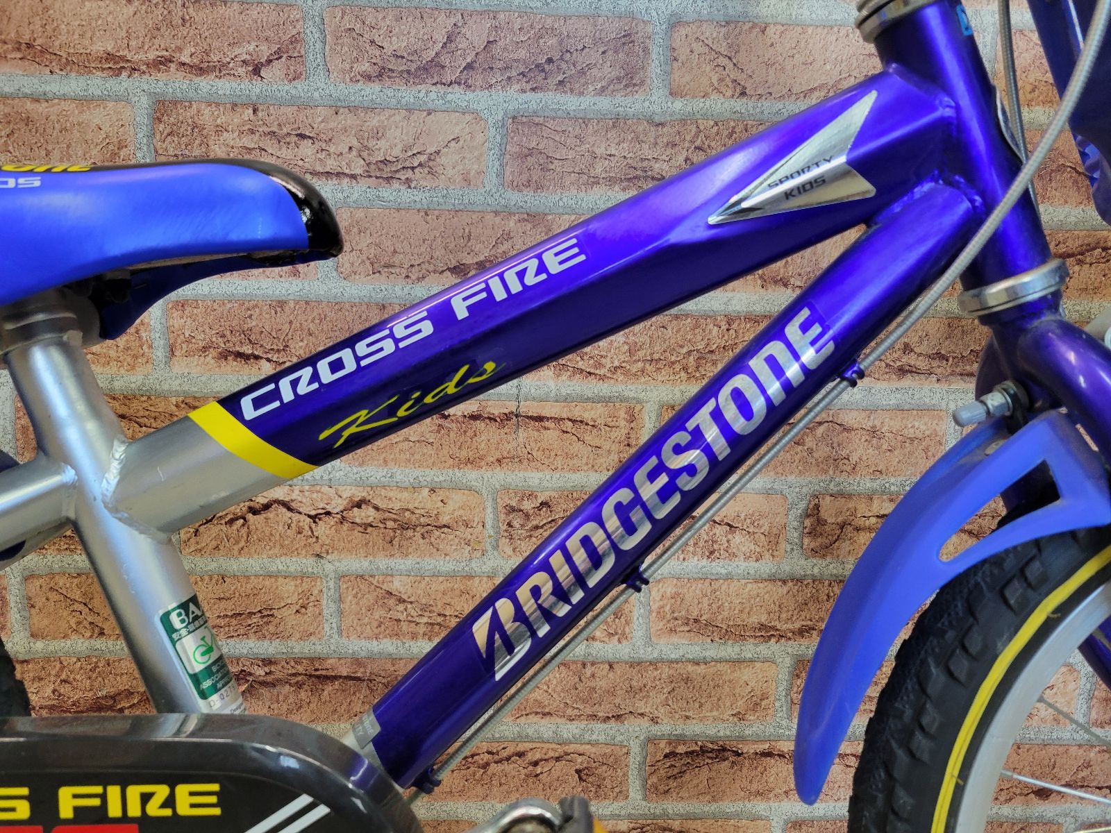 □ BRIGESTONE CROSS FIRE KIDE CK186 18インチ 108-123cm