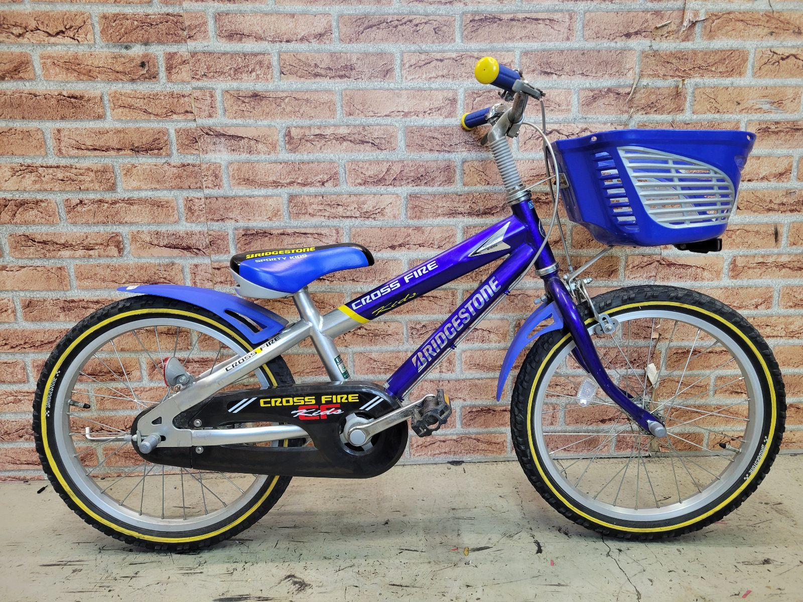 □ BRIGESTONE CROSS FIRE KIDE CK186 18インチ 108-123cm