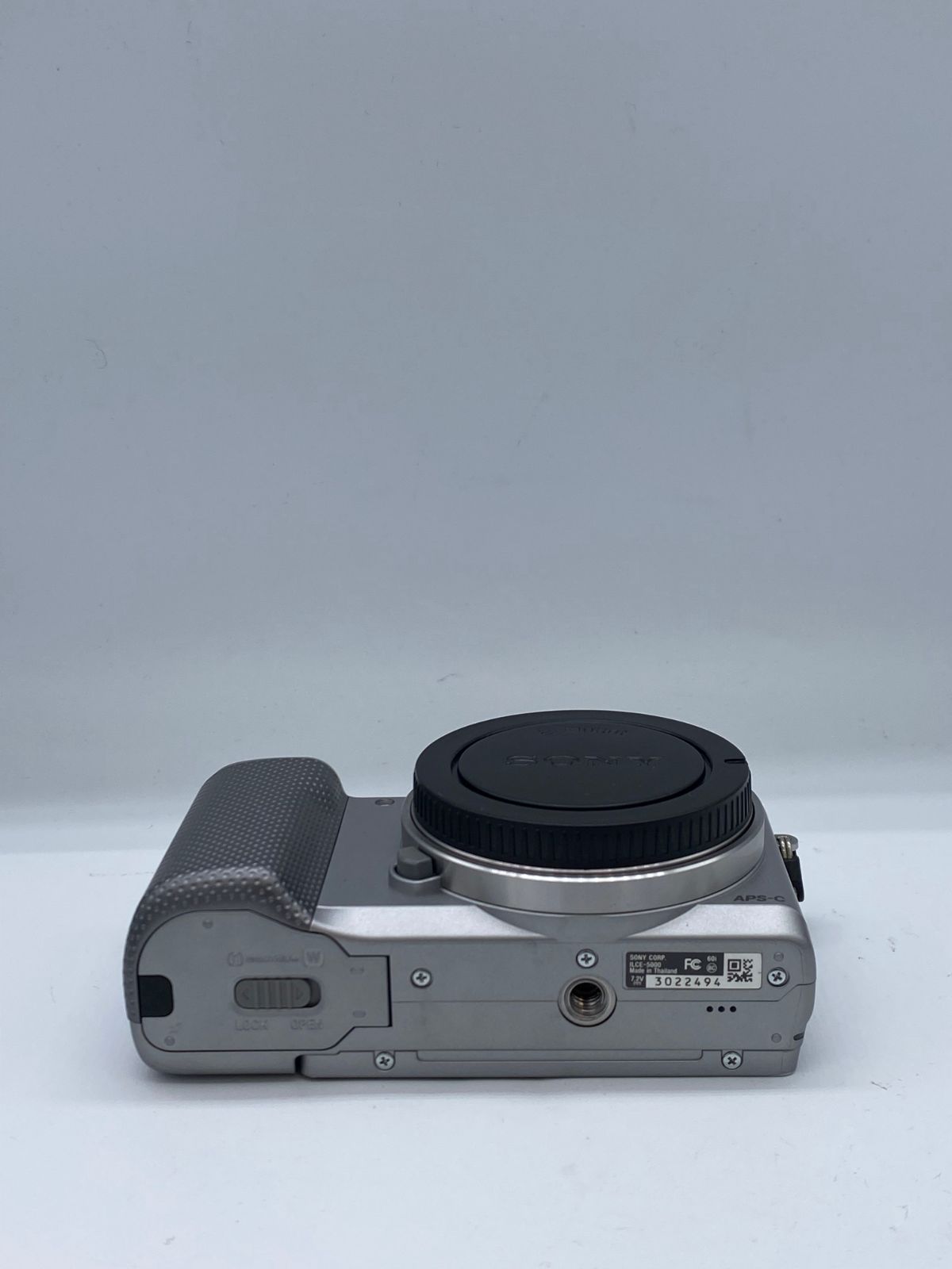 返品保証・動作確認済】SONY α5000（銀色）＋ E 16-50mm 標準ズーム