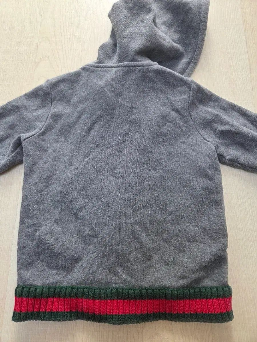 グッチキッズ フード ジップアップ