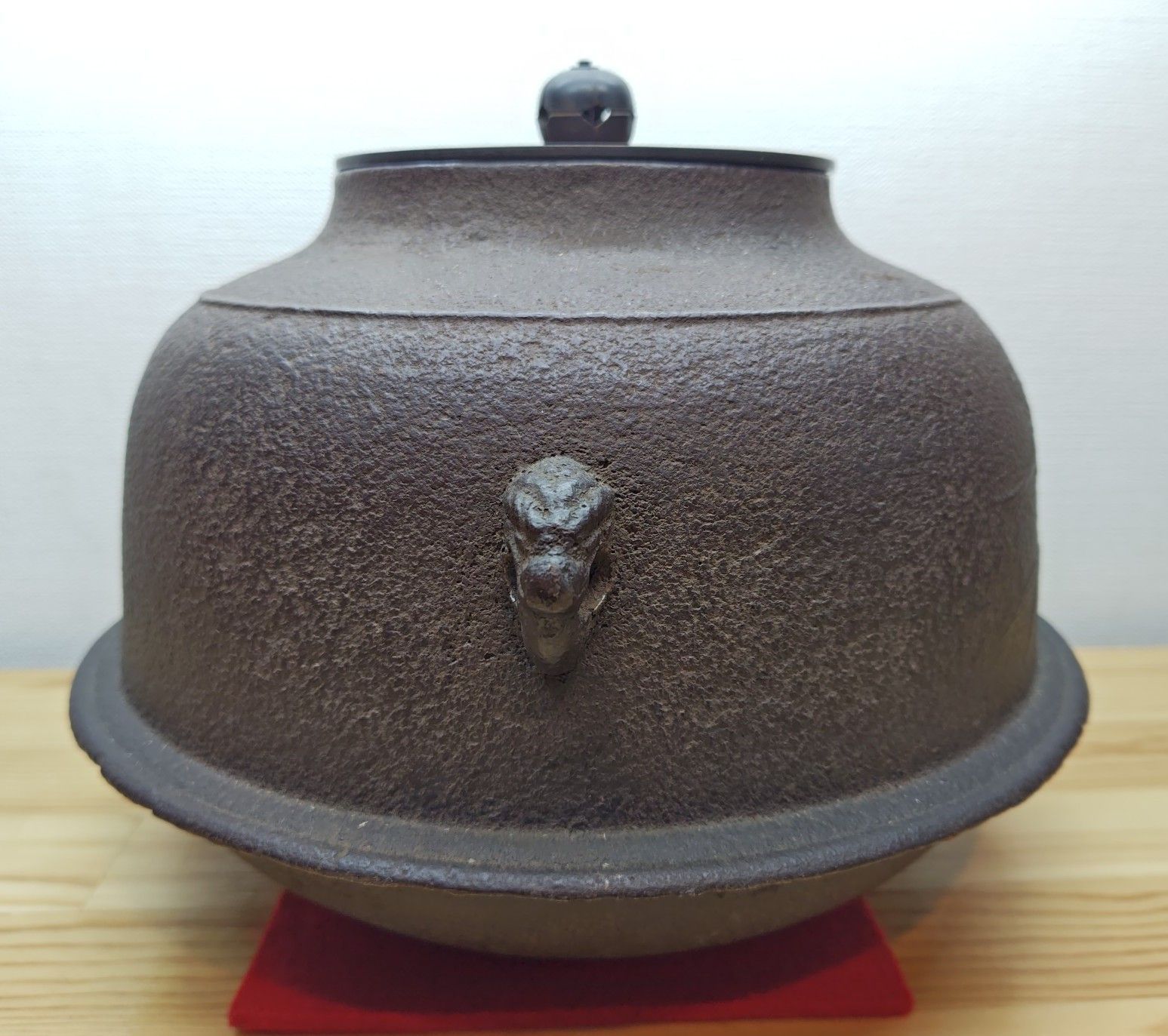 逢絢亭】茶道具 釜 炉釜 真形釜 梅竹の絵 羽付き 状態は良好です 釜師