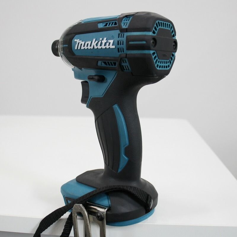 中古 充電式インパクトドライバー makita マキタ TD149DRFX 送料無