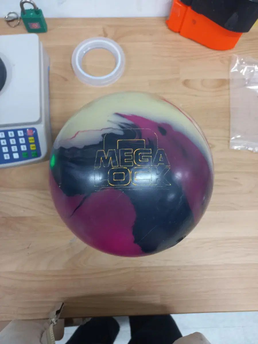 ボーリングボール 15 p トゥーフィンガー メガロック