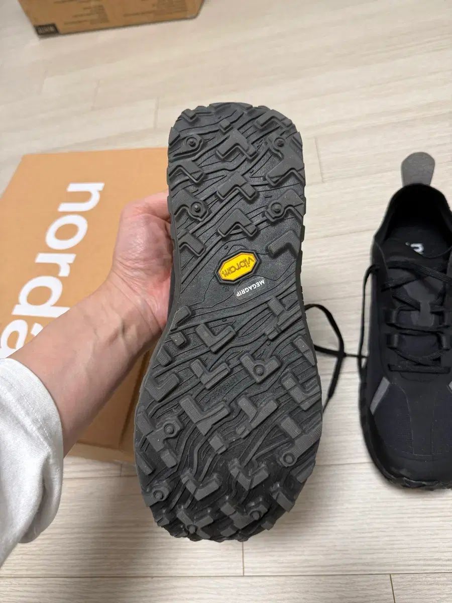 ノダ norda |001 STEALTH ステルス ブラック|us 12 295