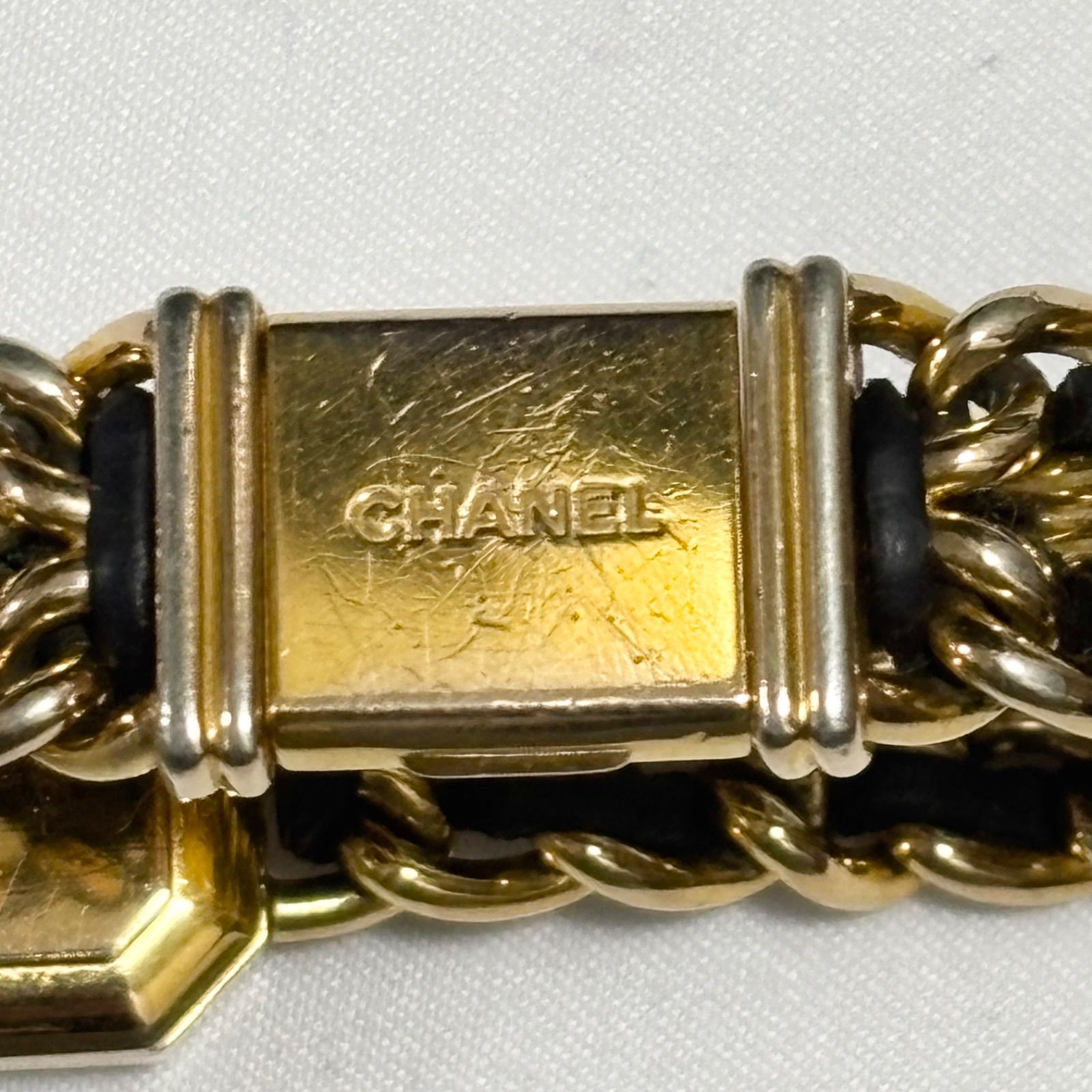 クォーツ腕時計