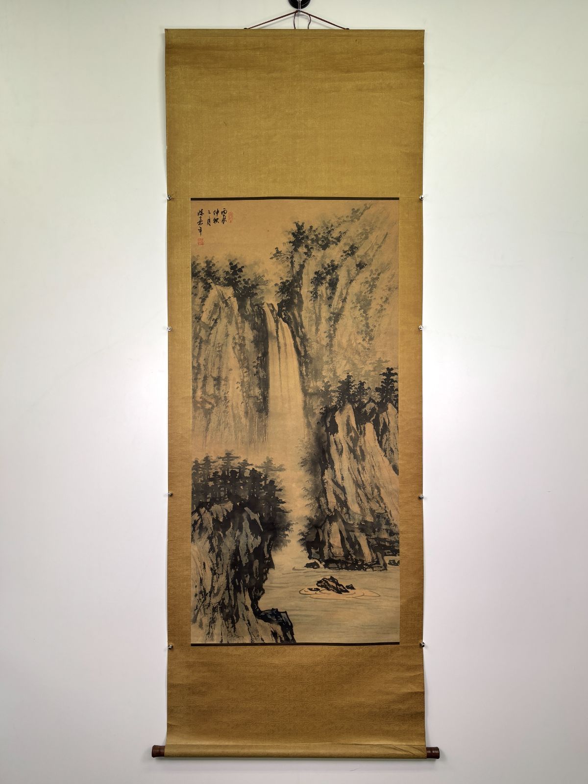 絵画　茶室用 中国画 雄大な滝の図 陳嘉年作 山水画 和室/茶室/床の間 インテリア