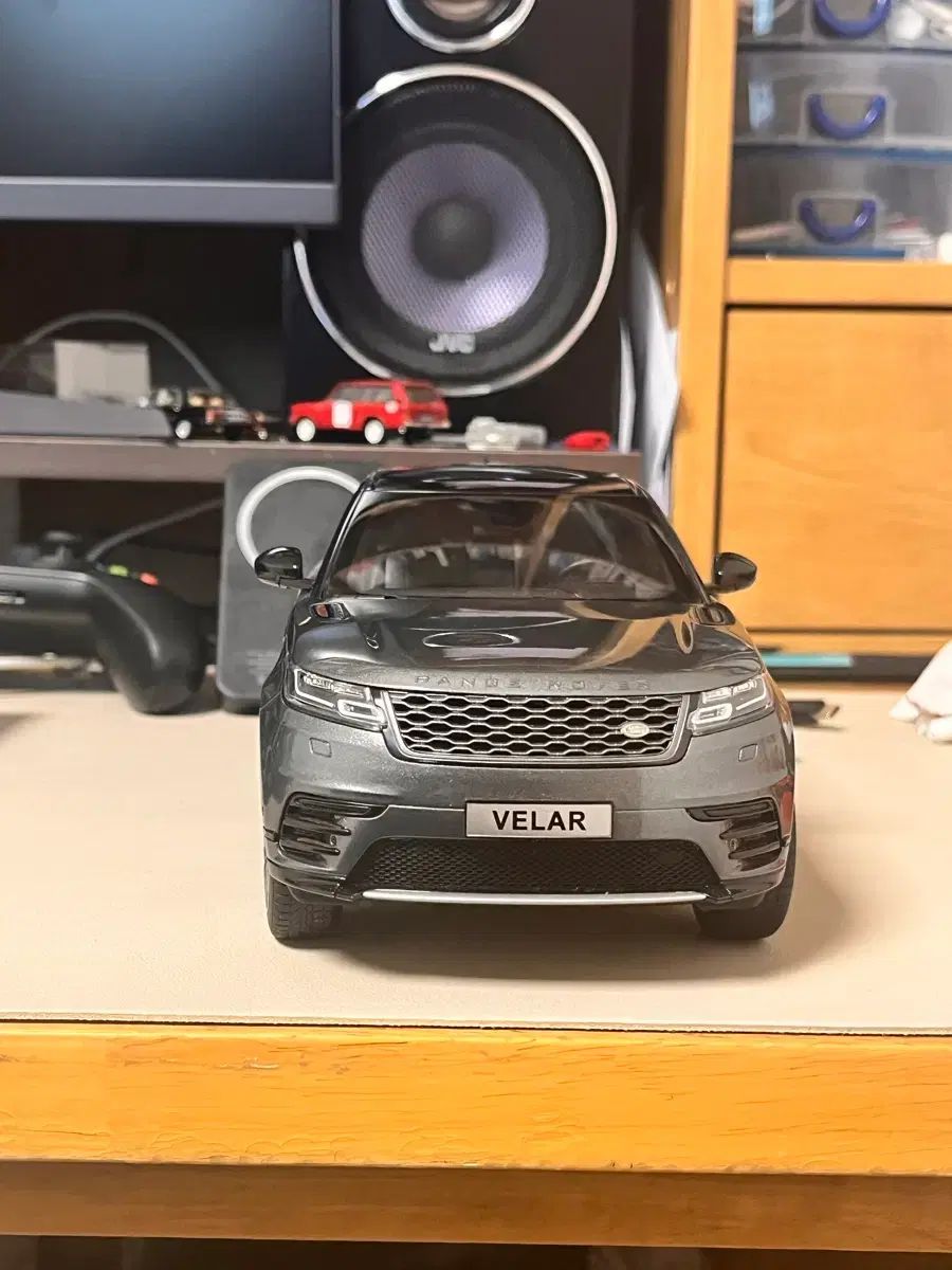 LCD 1/18 レンジローバー ベラ